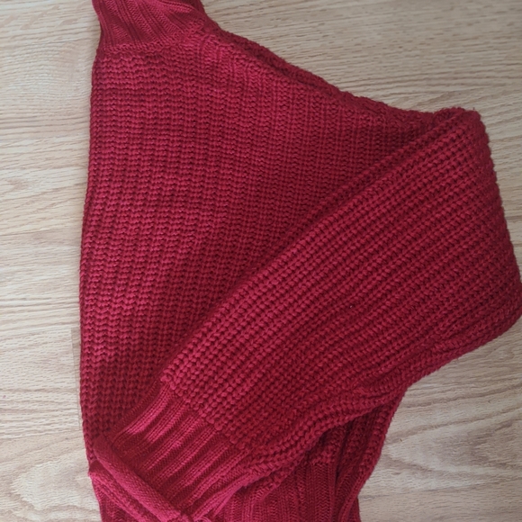 Red knitted turtleneck crop top sweater - Picture 2 of 2